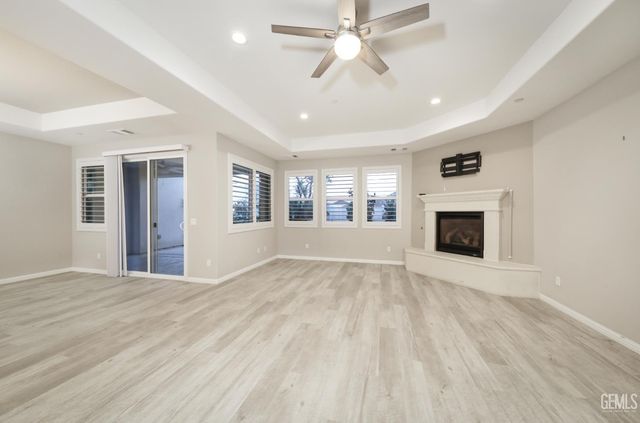 2228 Swanfield Way, Bakersfield, CA 93311