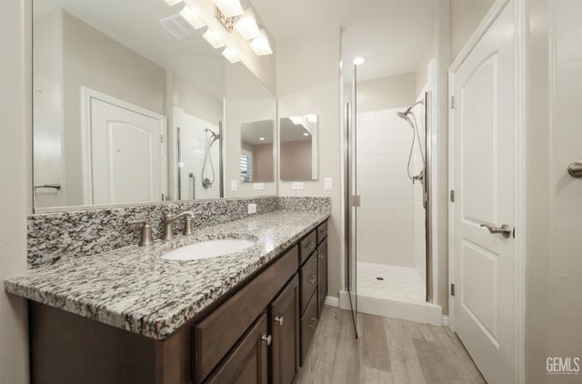 2228 Swanfield Way, Bakersfield, CA 93311