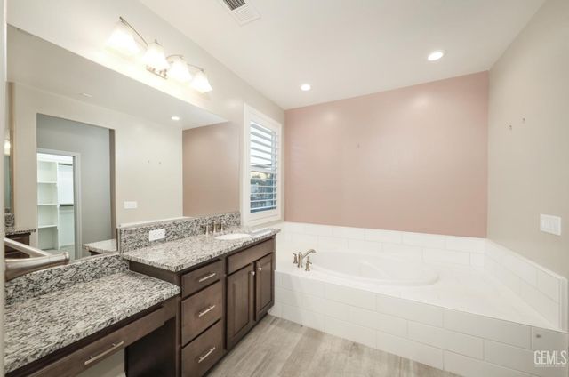 2228 Swanfield Way, Bakersfield, CA 93311