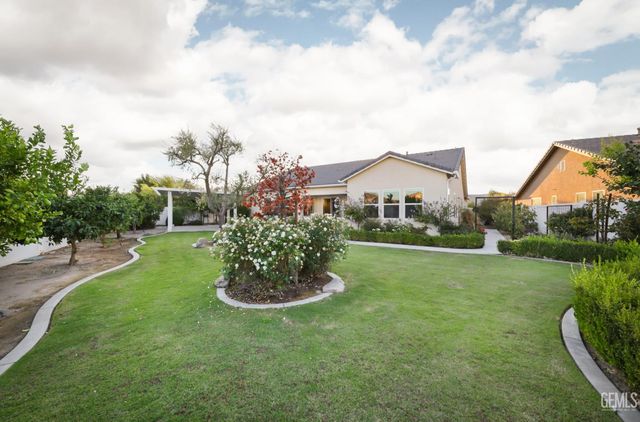 2228 Swanfield Way, Bakersfield, CA 93311