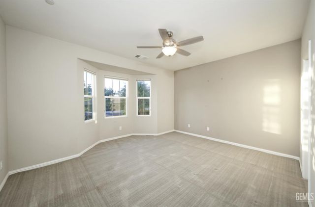 2228 Swanfield Way, Bakersfield, CA 93311