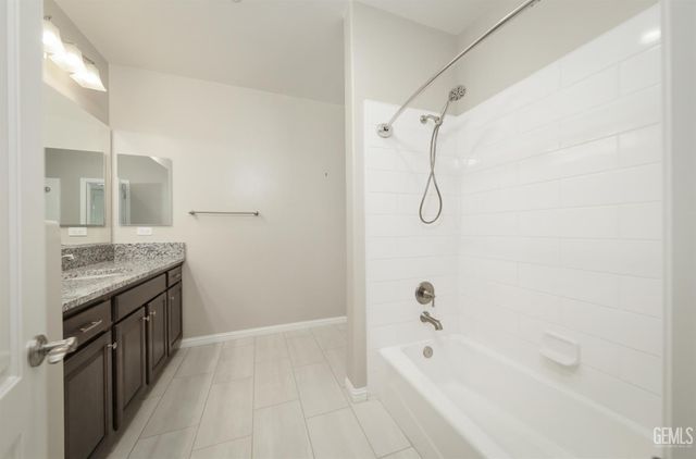 2228 Swanfield Way, Bakersfield, CA 93311