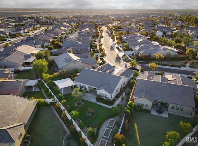 2228 Swanfield Way, Bakersfield, CA 93311