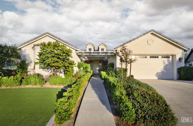 2228 Swanfield Way, Bakersfield, CA 93311