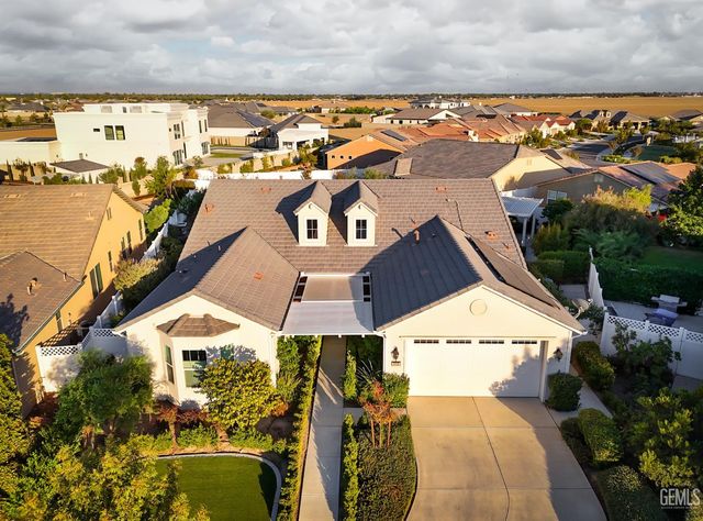 2228 Swanfield Way, Bakersfield, CA 93311