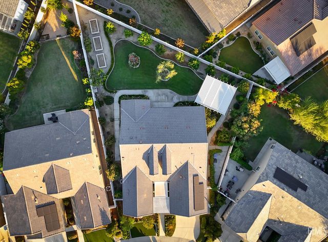 2228 Swanfield Way, Bakersfield, CA 93311