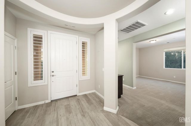 2228 Swanfield Way, Bakersfield, CA 93311