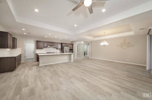 2228 Swanfield Way, Bakersfield, CA 93311