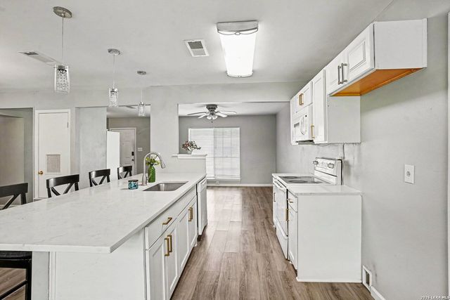4415 First View Dr, San Antonio, TX 78217