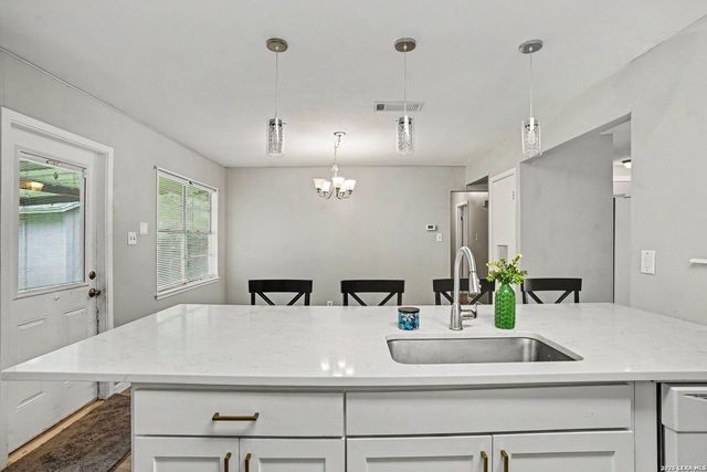 4415 First View Dr, San Antonio, TX 78217