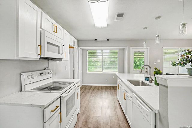 4415 First View Dr, San Antonio, TX 78217