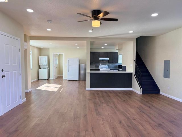 321 Benicia Rd, Vallejo, CA 94590