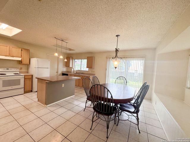 9102 Roquefort, San Antonio, TX 78250