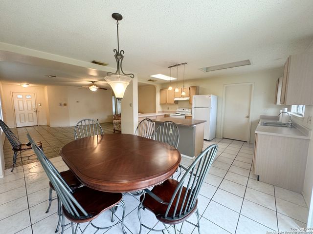 9102 Roquefort, San Antonio, TX 78250