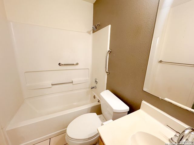 9102 Roquefort, San Antonio, TX 78250