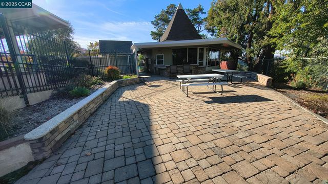 312 Wildcroft Dr, Martinez, CA 94553