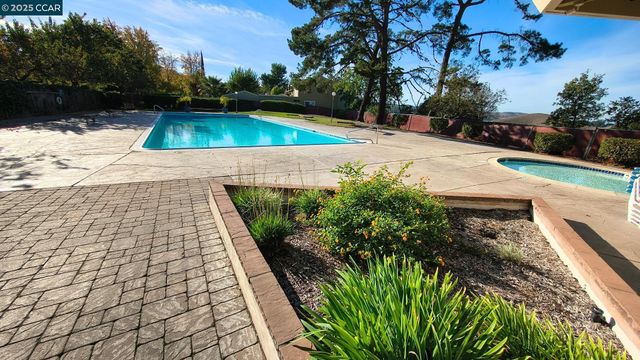 312 Wildcroft Dr, Martinez, CA 94553