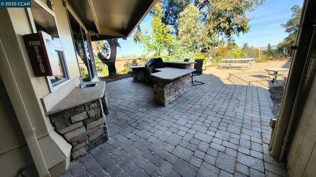 312 Wildcroft Dr, Martinez, CA 94553