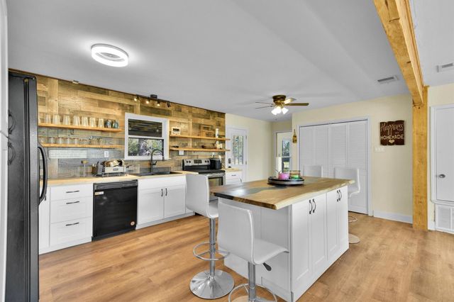 801 Live Oak TRL, Liberty Hill, TX 78642