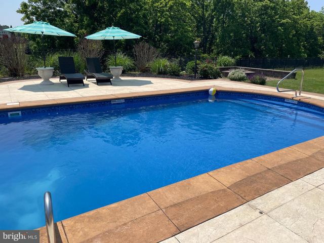 111 TURTLE HOLLOW DR, Lewisberry, PA 17339