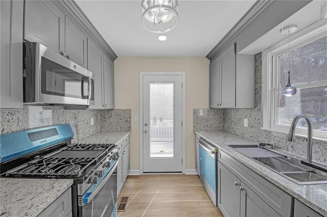 122 W South Street, Canton, GA 30114