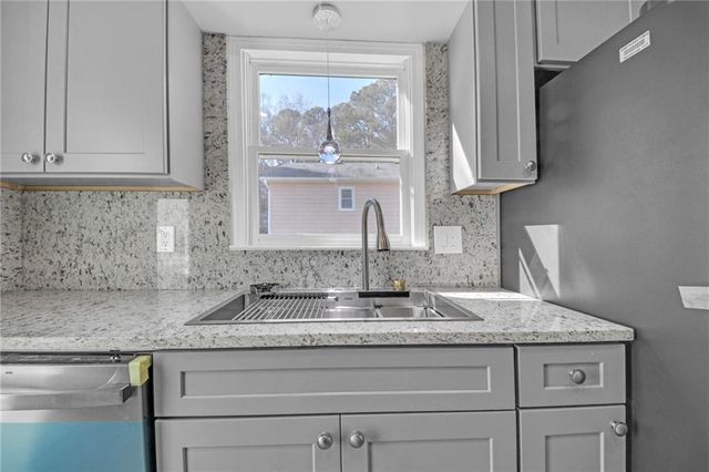 122 W South Street, Canton, GA 30114