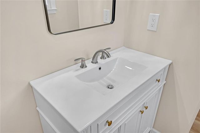 122 W South Street, Canton, GA 30114