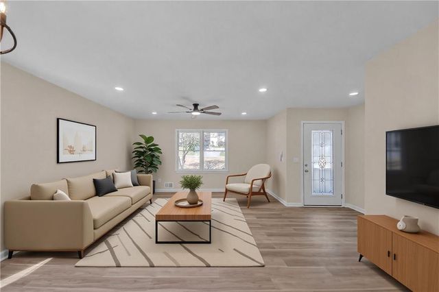 122 W South Street, Canton, GA 30114