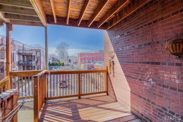 541 Rosedale Avenue 202, St Louis, MO 63112