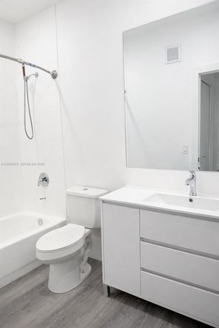 17820 NW 73rd Ave 101-1, Hialeah, FL 33015