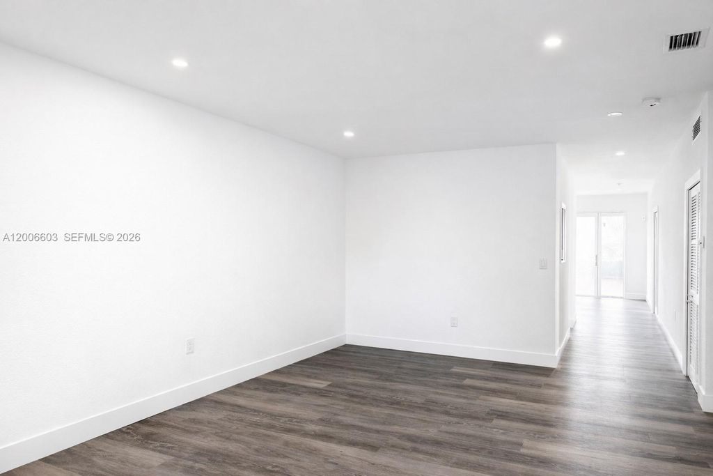 17820 NW 73rd Ave 101-1, Hialeah, FL 33015