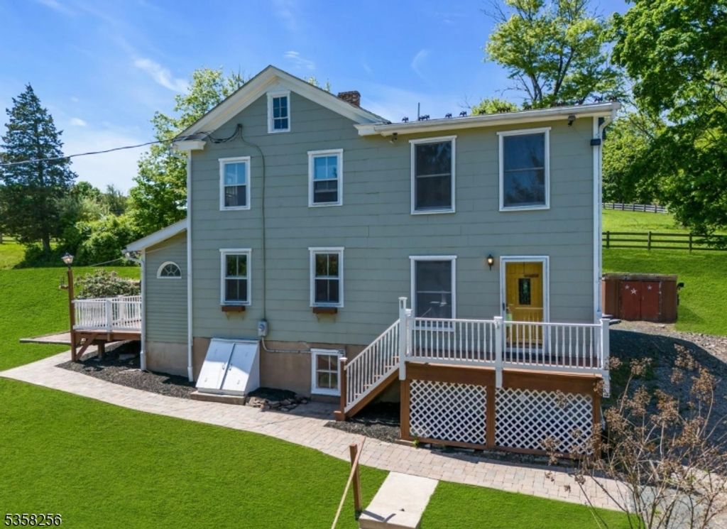392 Pittstown Rd, Franklin Twp., NJ 08867