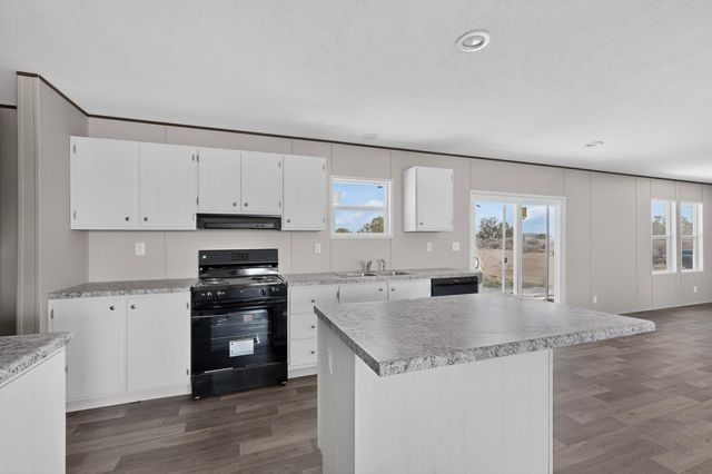 533 Hill Road NE, Rio Rancho, NM 87144