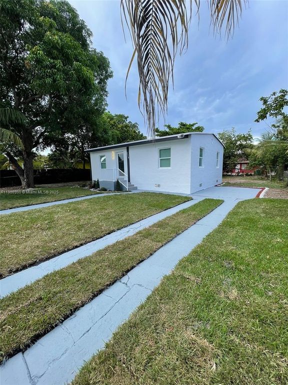 775 NW 142nd St, Miami, FL 33168