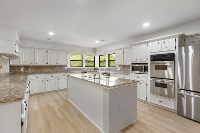 190 Dawns Edge Drive, Montgomery, TX 77356
