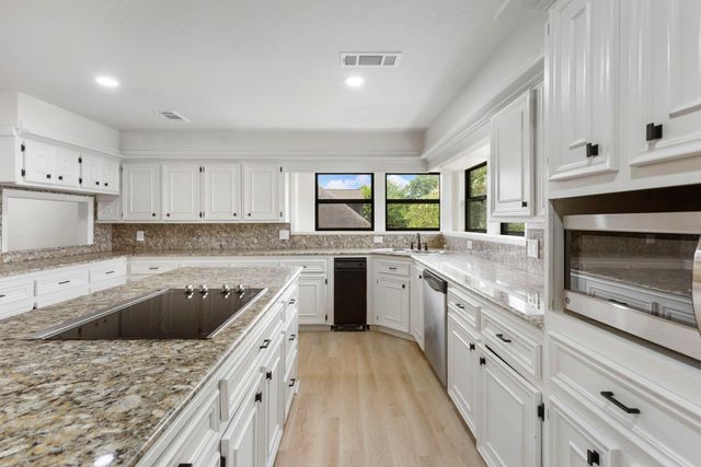 190 Dawns Edge Drive, Montgomery, TX 77356
