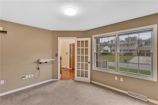 699 Surfside Dr, Plum Boro, PA 15239
