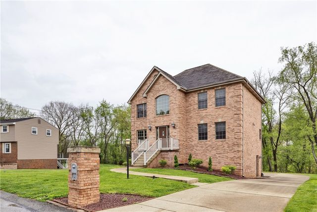 699 Surfside Dr, Plum Boro, PA 15239