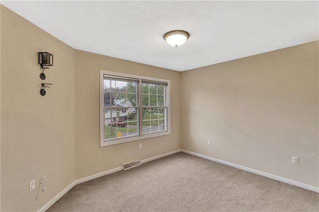 699 Surfside Dr, Plum Boro, PA 15239
