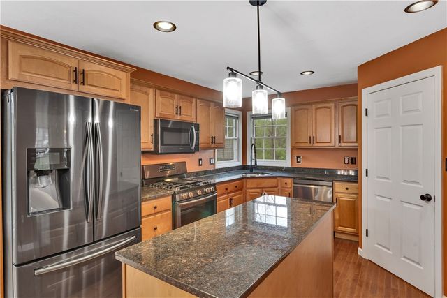 699 Surfside Dr, Plum Boro, PA 15239