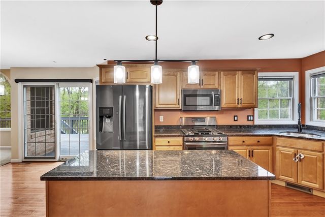 699 Surfside Dr, Plum Boro, PA 15239