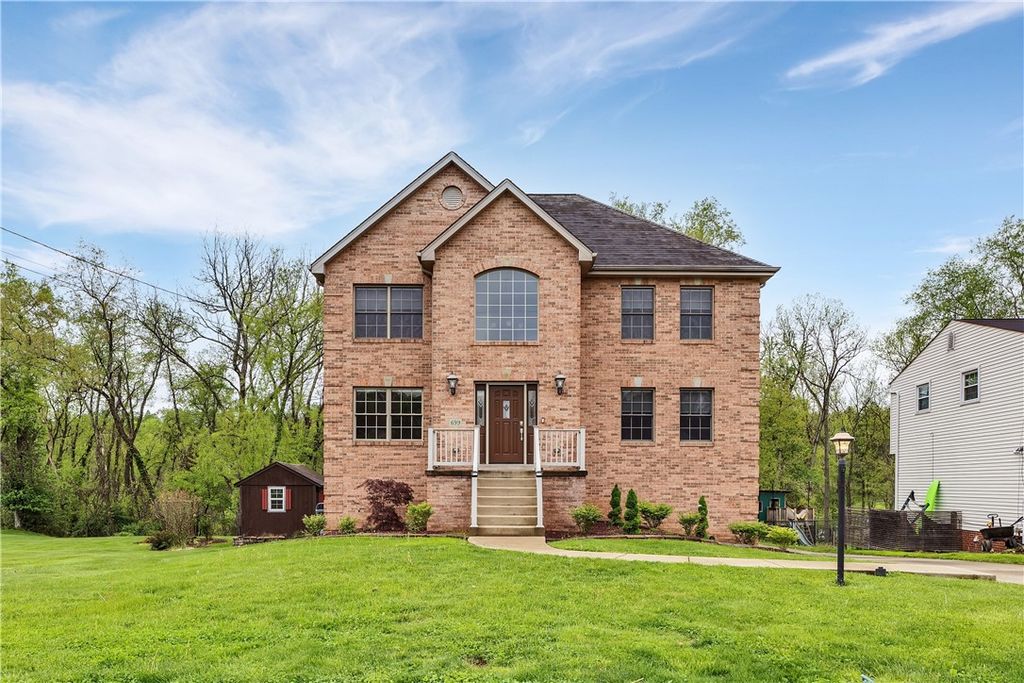 699 Surfside Dr, Plum Boro, PA 15239