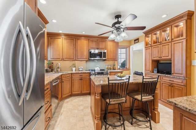 744 Wyoming Ave, Elizabeth City, NJ 07208