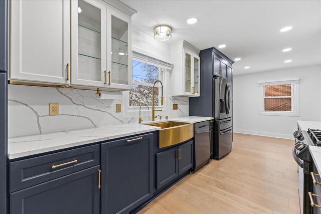 555 N 105th STREET, Wauwatosa, WI 53226