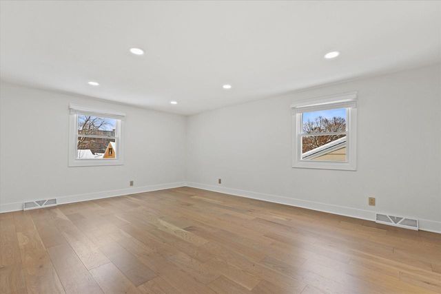 555 N 105th STREET, Wauwatosa, WI 53226