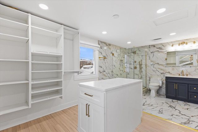 555 N 105th STREET, Wauwatosa, WI 53226