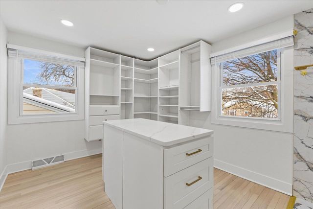 555 N 105th STREET, Wauwatosa, WI 53226