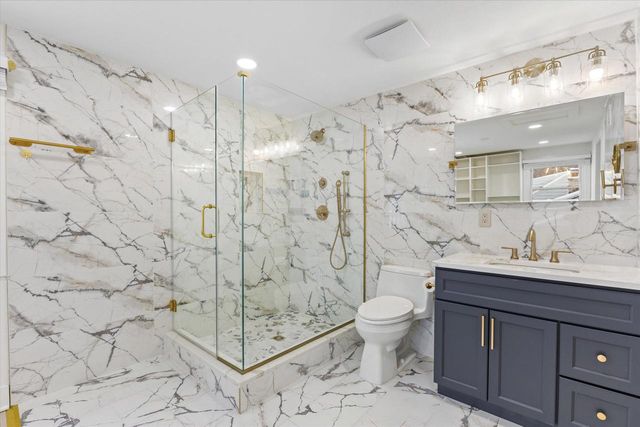 555 N 105th STREET, Wauwatosa, WI 53226