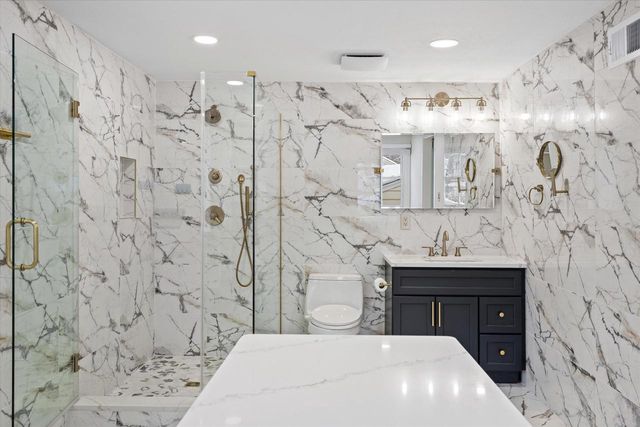 555 N 105th STREET, Wauwatosa, WI 53226