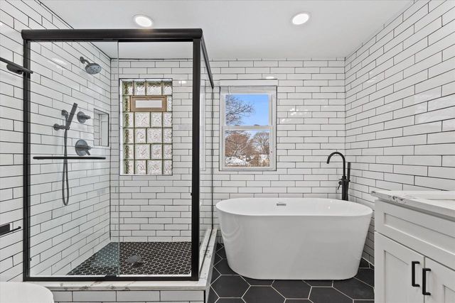 555 N 105th STREET, Wauwatosa, WI 53226